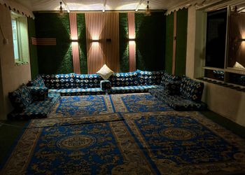 استراحة بمسطح اخضر ومجالس