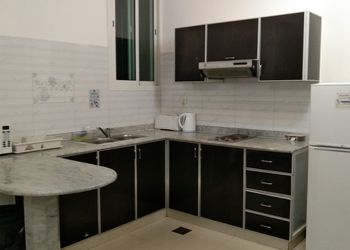 شقة بغرفة معيشة وغرفتين نوم 