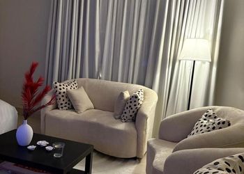 استديو بسرير ماستر وجلسة جانبية 