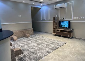 شقة بغرفتين نوم وصالة ومجلس