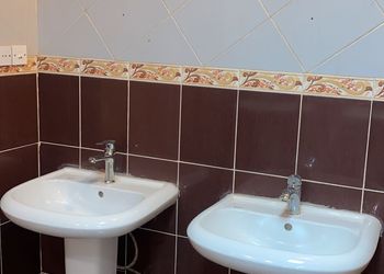 استراحة بمسطح اخضر وجلسه خارجيه