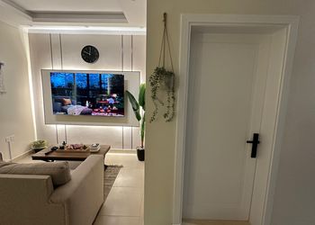 استديو بأثاث مريح وبسيط 