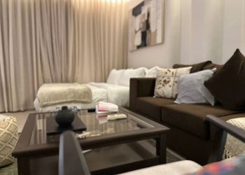استديو بسرير ماستر وجلسة جانبية 