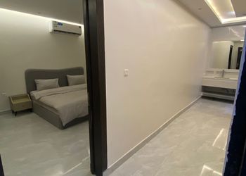 استديو بأثاث مريح وبسيط 