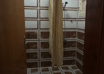 شقة بغرفة نوم وصالة ودخول ذاتي