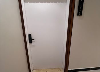 شقة بغرفة معيشة وغرفة نوم 