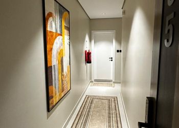 استديو بسرير ماستر وجلسة جانبية 