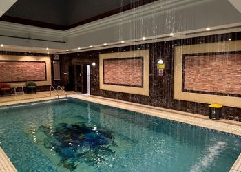 استراحة بمسطح اخضر ومجالس