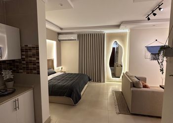 استديو بأثاث مريح وبسيط 