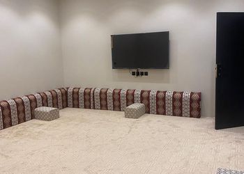 استراحة بمسطح اخضر ومجالس