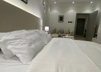 استديو باثاث مريح وبسيط 