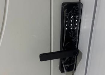 استديو بسرير ماستر وأثاث مريح 