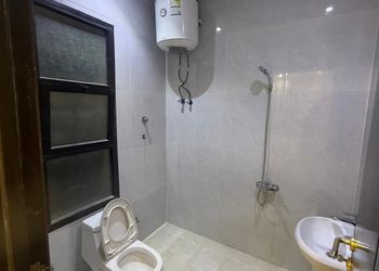 استديو بأثاث مريح وبسيط 