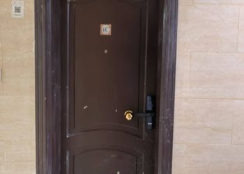 استديو بسرير ماستر وجلسة جانبية