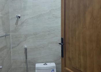 استديو بأثاث مريح وبسيط 