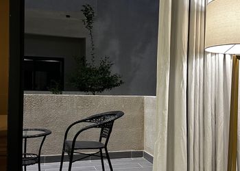 شقة فاخره بصاله و ثلاث غرف نوم