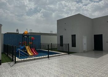 شاليه بمجلس ومسبح خارجي 