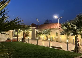 استراحة بجلسة خارجية ومجالس واسعة