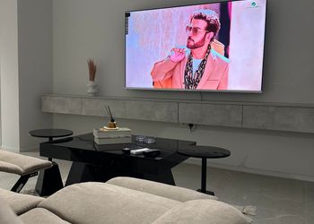 استديو بسرير ماستر وجلسة جانبية