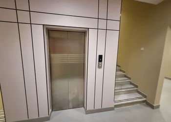 شقة بغرفة معيشة وغرفة نوم 