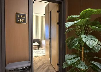 استديو بسرير ماستر وجلسة جانبية