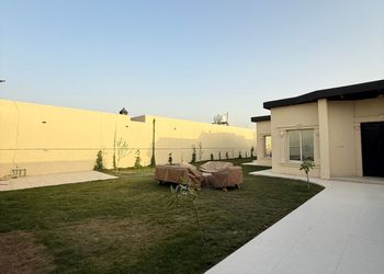 شاليه بمسبح داخلي ومجلس
