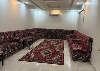 شقة بصالة واسعة وغرفتين نوم 