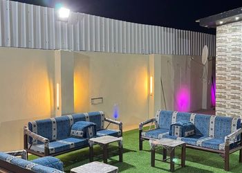استراحة بمسطح اخضر ومجالس