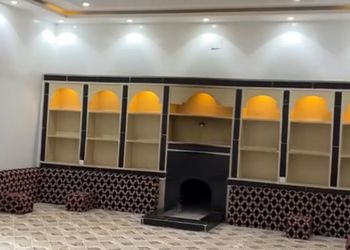 استراحة بمجلس واسع وفناء خارجي 