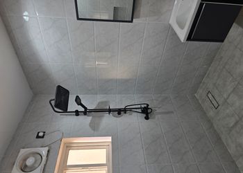 غرفة بسرير مزدوج