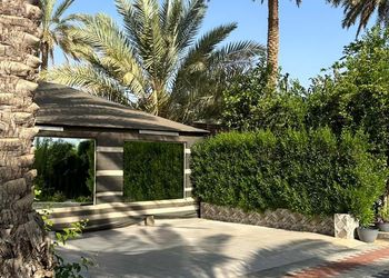 استراحة بمسطح اخضر وجلسه خارجيه