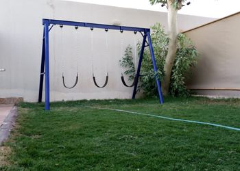 شاليه بمسبح خارجي وجلسة خارجية