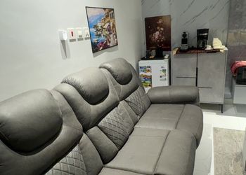 استديو بسرير ماستر وجلسة جانبية 
