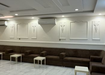 استراحة بمجالس واسعة وفناء خارجي