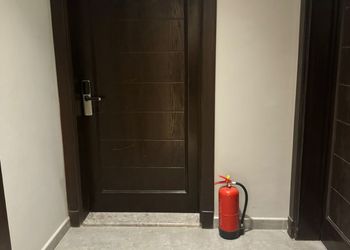 استديو بسرير ماستر وجلسة جانبية 