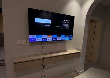 شقة بصالة جلوس وغرفتين نوم
