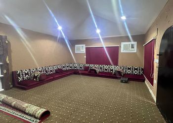 شاليه بملعب كرة طائرة