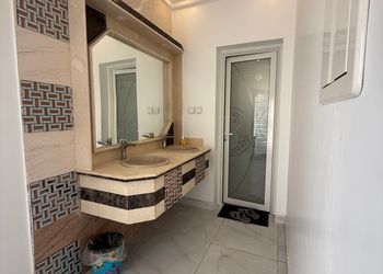 دور بمجلس واربع غرف نوم 