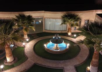 شالية بمجلس مطل على الفناء الخارجي 