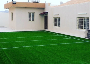 استراحة بمسطح اخضر وجلسه خارجيه