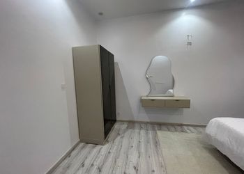 شقة بغرفة معيشة وغرفة نوم 