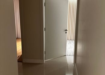 شقة بغرفة معيشة وغرفتين نوم 