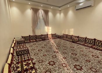استراحة بملعب كره قدم وسله 