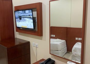 استديو بأثاث مريح وبسيط 