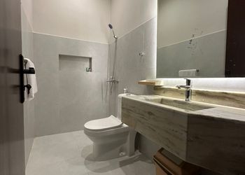 غرفة سرير ماستر بدورة مياة