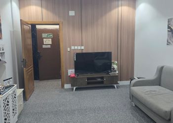استديو بأثاث مريح وبسيط 