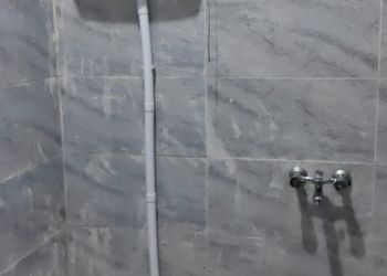 استراحة بمسبح داخلي ومجالس واسعة 