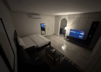 استديو هادئ بدخول ذاتي 