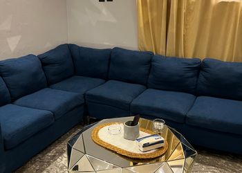 استديو بسرير ماستر وجلسة مريحة 
