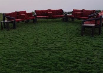 شاليه بملعب كرة طائرة ومسبح